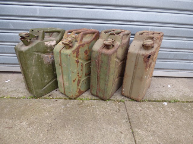 28mm Scale Stowage Set For Tanks - Jerry Cans, Bed Rolls, Sandbags, Ammo Crates, Armor